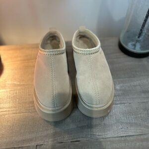 Koolaburra by Ugg slides